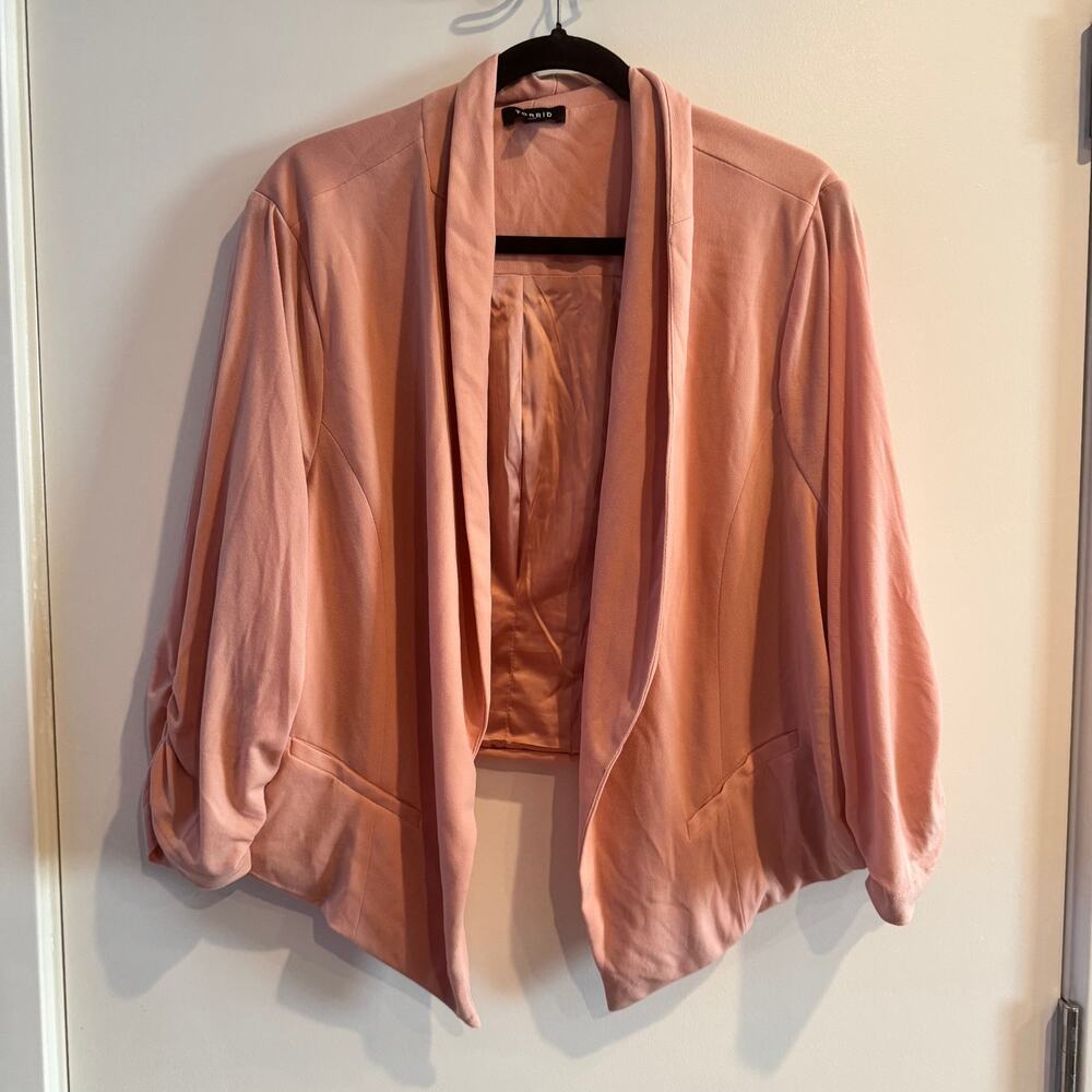 Torrid Cropped Blazer Pink Crepe Open Front Pocket Ruched 3/4 Sleeve Size 3X